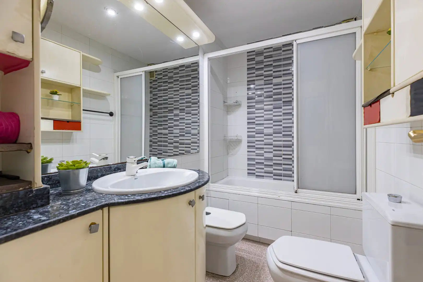 Bathroom of Flat for sale in Murcia  with Air Conditioner, Furnished and Balcony