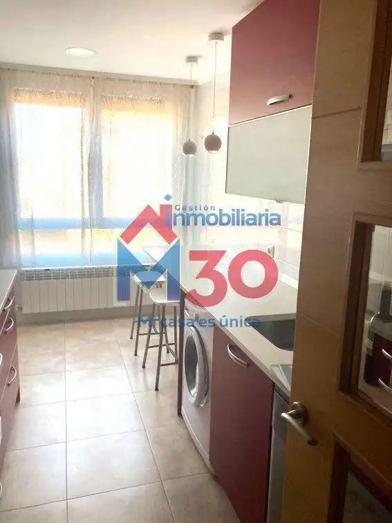 Dormitori de Apartament en venda en Miranda de Ebro amb Calefacció, Traster i Moblat