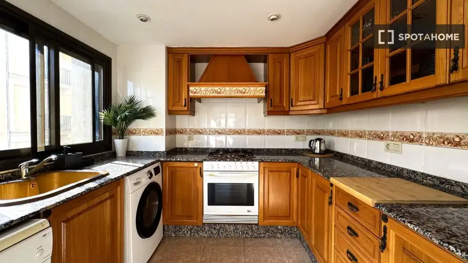 Kitchen of Flat for rent in Valencia  with Air Conditioner, Heating and Furnished
