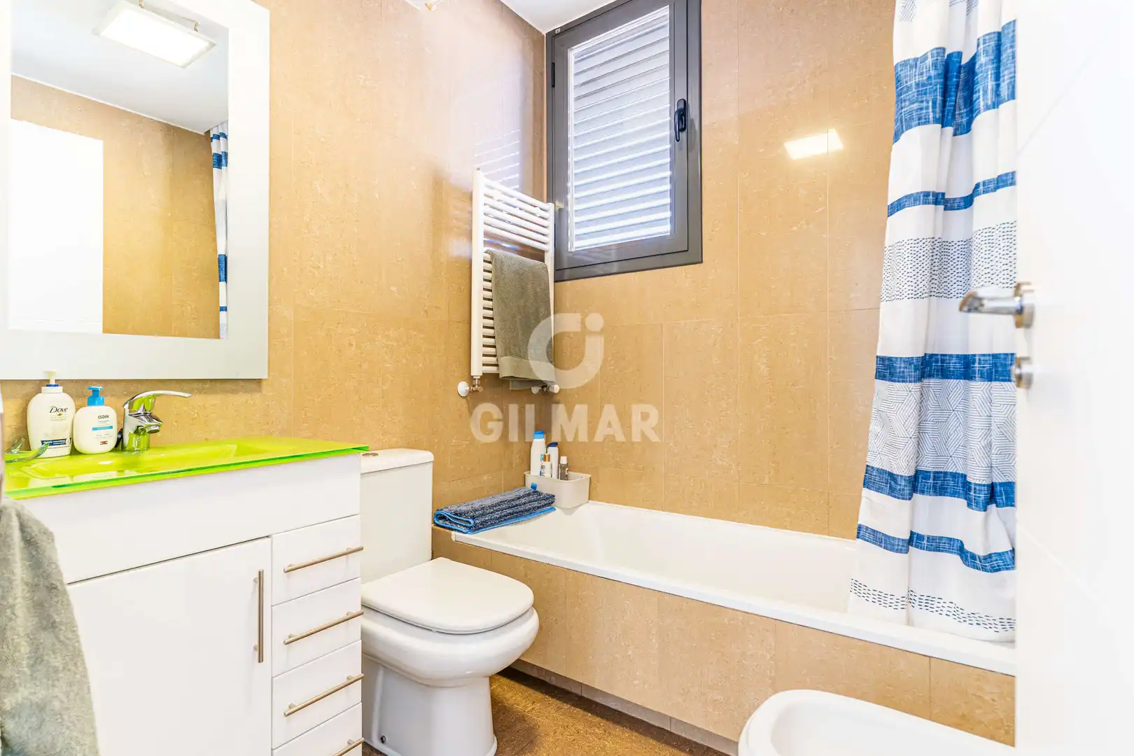 Badezimmer von Einfamilien-Reihenhaus zum Verkauf in Leganés mit Heizung, Privatgarten und Schwimmbad