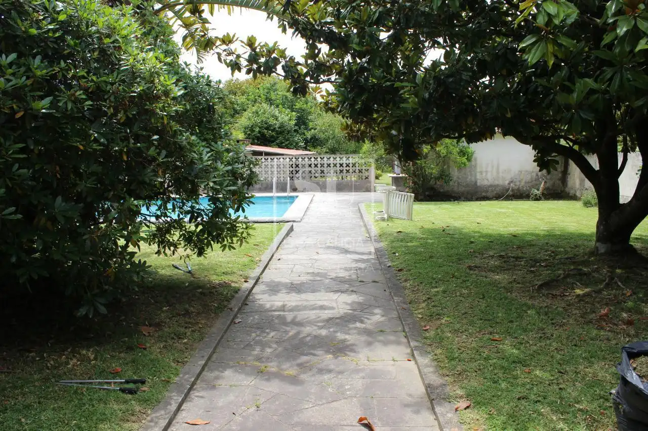 Piscina de Casa o xalet en venda en Nigrán amb Calefacció, Jardí privat i Terrassa