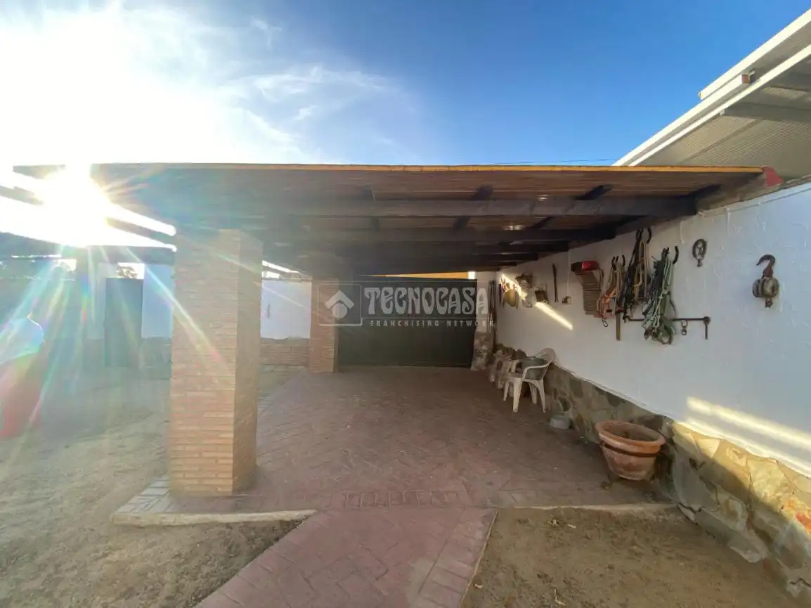 Vista exterior de Finca rústica en venda en El Puerto de Santa María amb Traster i Moblat