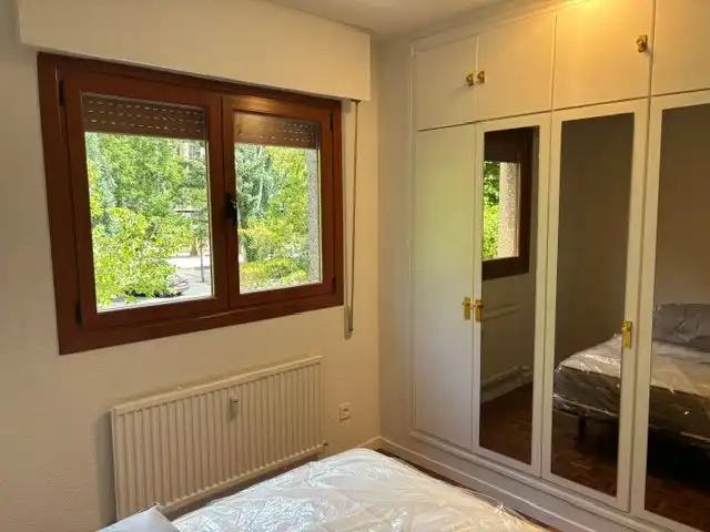 Schlafzimmer von Wohnungen zur Miete in  Pamplona / Iruña mit Heizung, Parkett und Terrasse