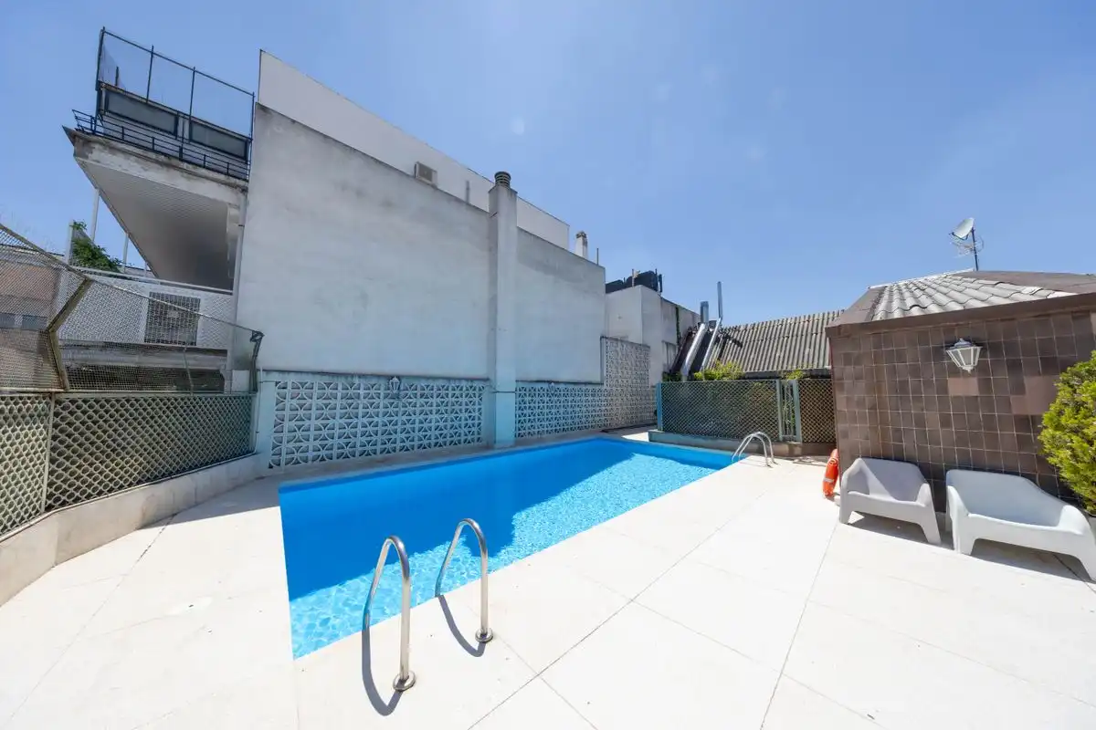 Piscina de Pis en venda en Madrid amb Calefacció, Terrassa i Traster