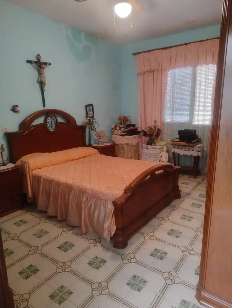 Schlafzimmer von Einfamilien-Reihenhaus zum Verkauf in Piedrabuena mit Möbliert