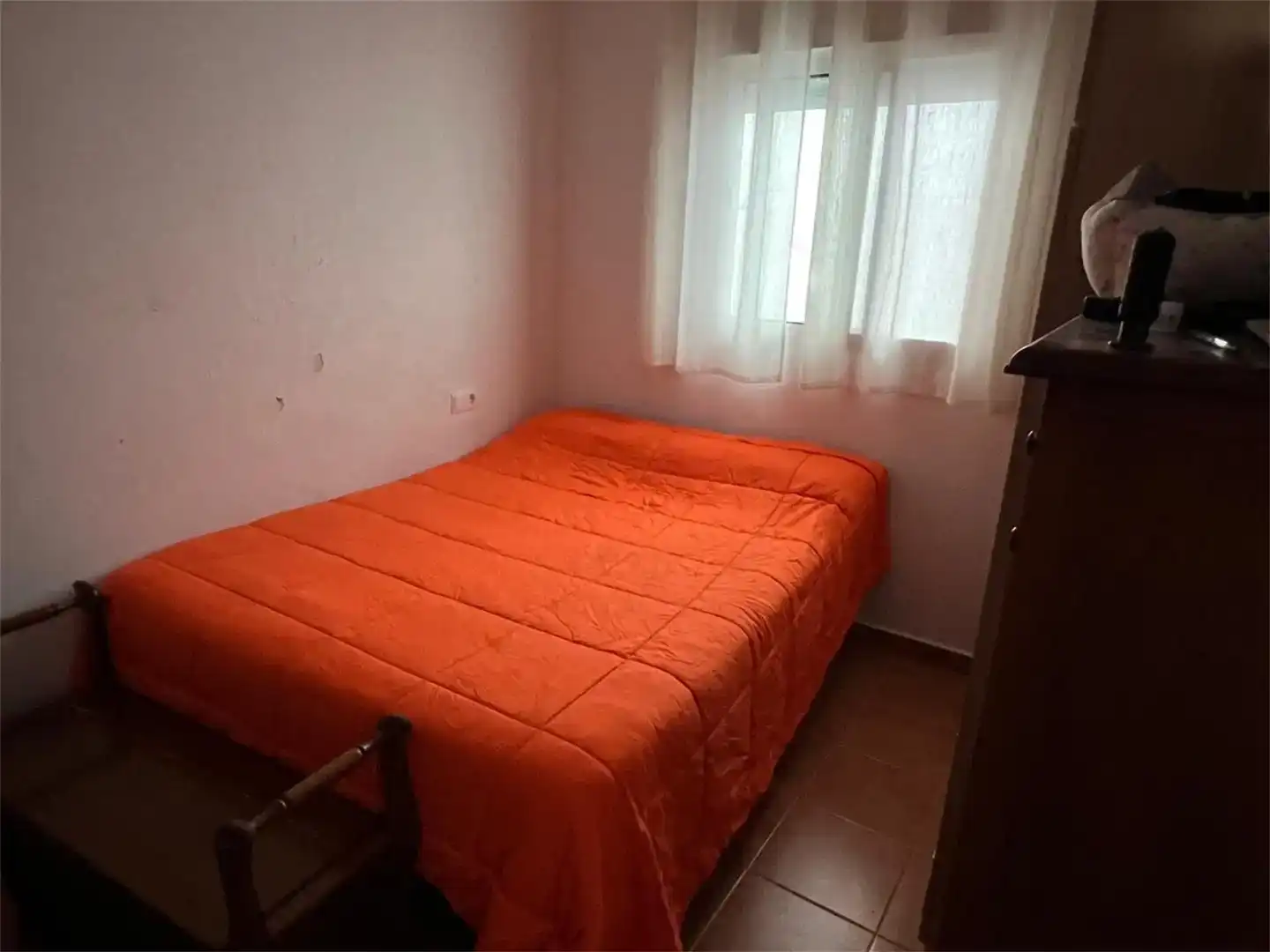Schlafzimmer von Erdgeschoss zum Verkauf in Enix mit Klimaanlage
