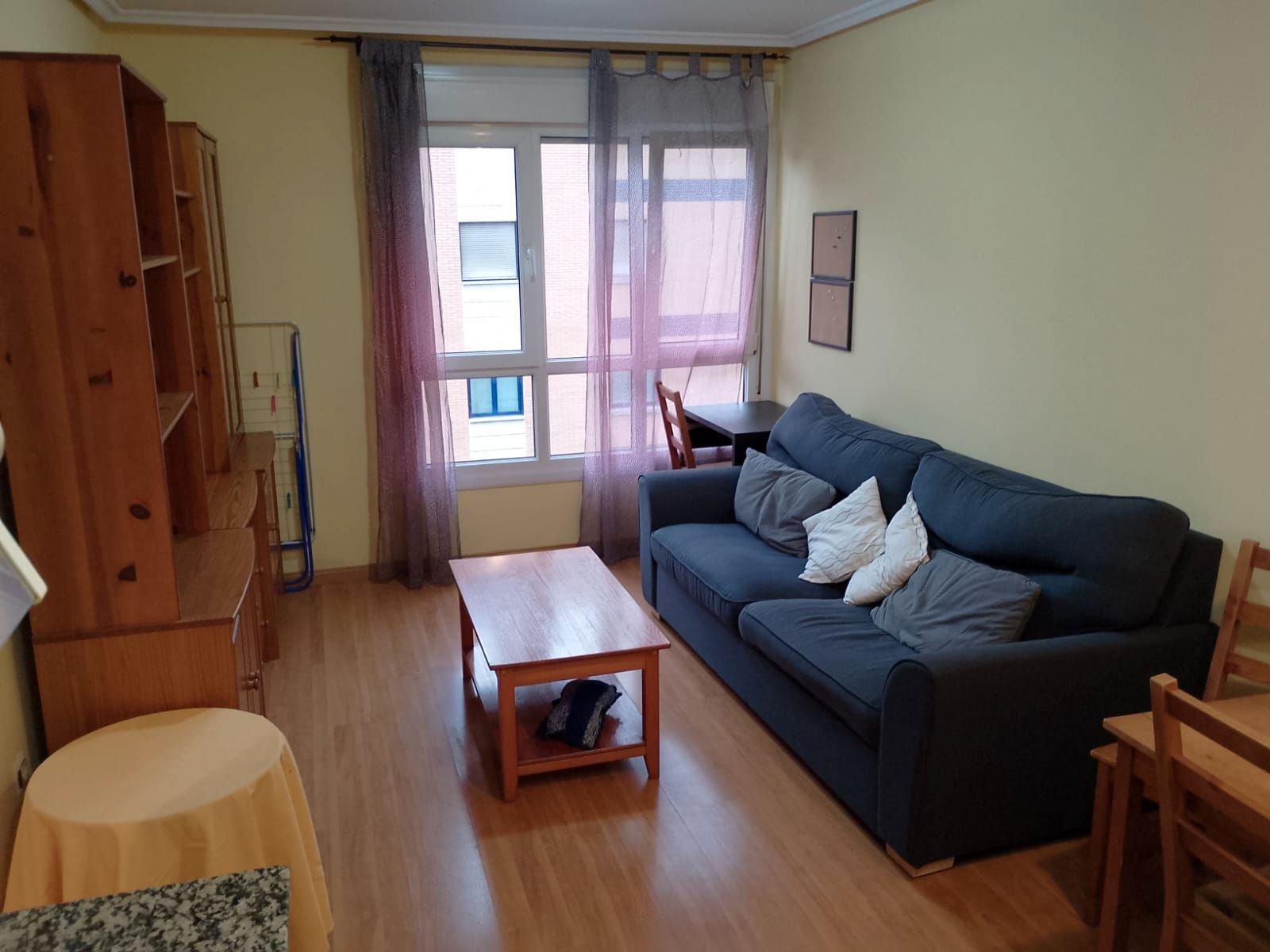 Living room of Apartment to rent in Oviedo   with Heating, Parquet flooring and Furnished