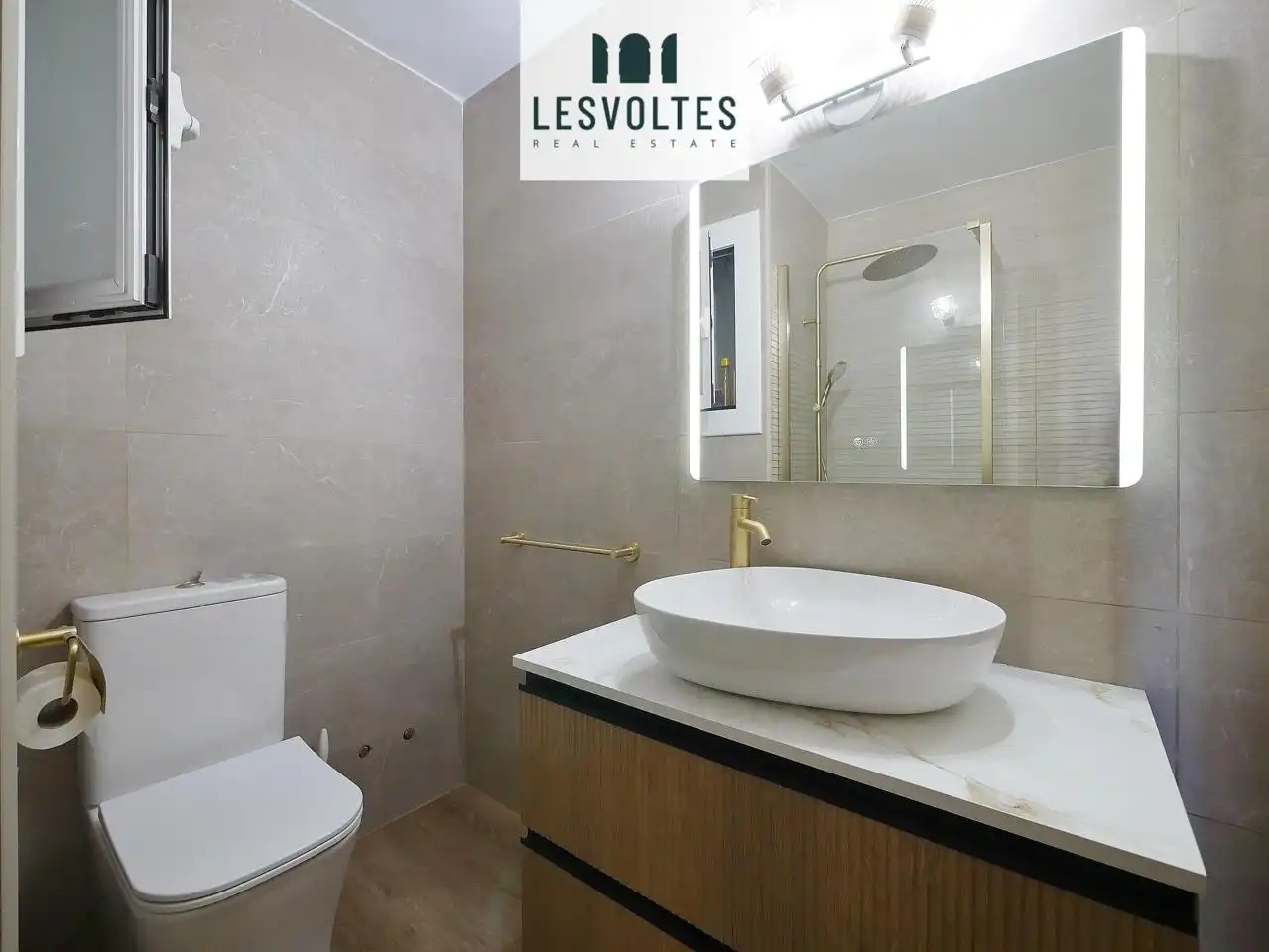 Badezimmer von Wohnung zum Verkauf in Palafrugell mit Heizung, Parkett und Balkon