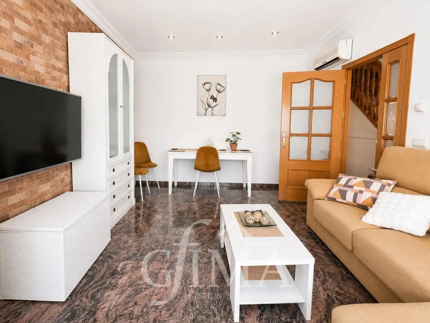 Sala de estar de Casa adosada en venta en Tomelloso con Calefacción, Trastero y Amueblado