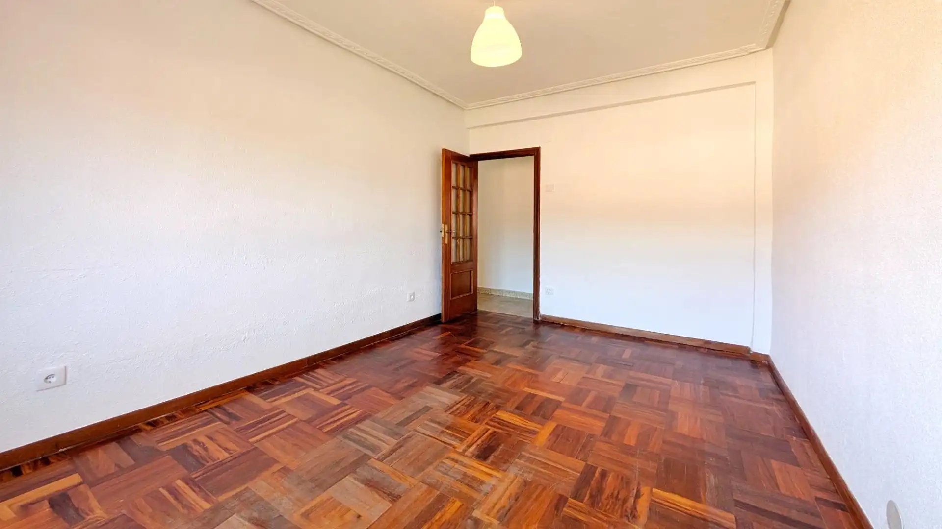 Habitación de Piso en venta en Los Corrales de Buelna  con Parquet