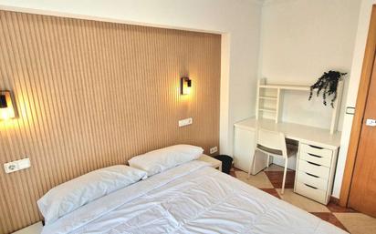 Bedroom of Flat to share in  Sevilla Capital  with Air Conditioner and Terrace