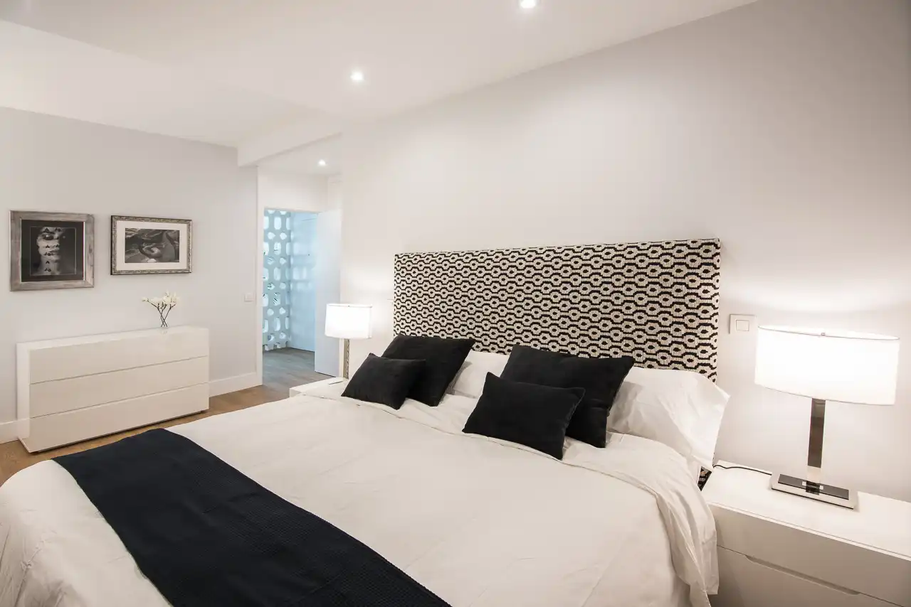 Bedroom of Flat for sale in Madrid  with Air Conditioner, Heating and Community pool