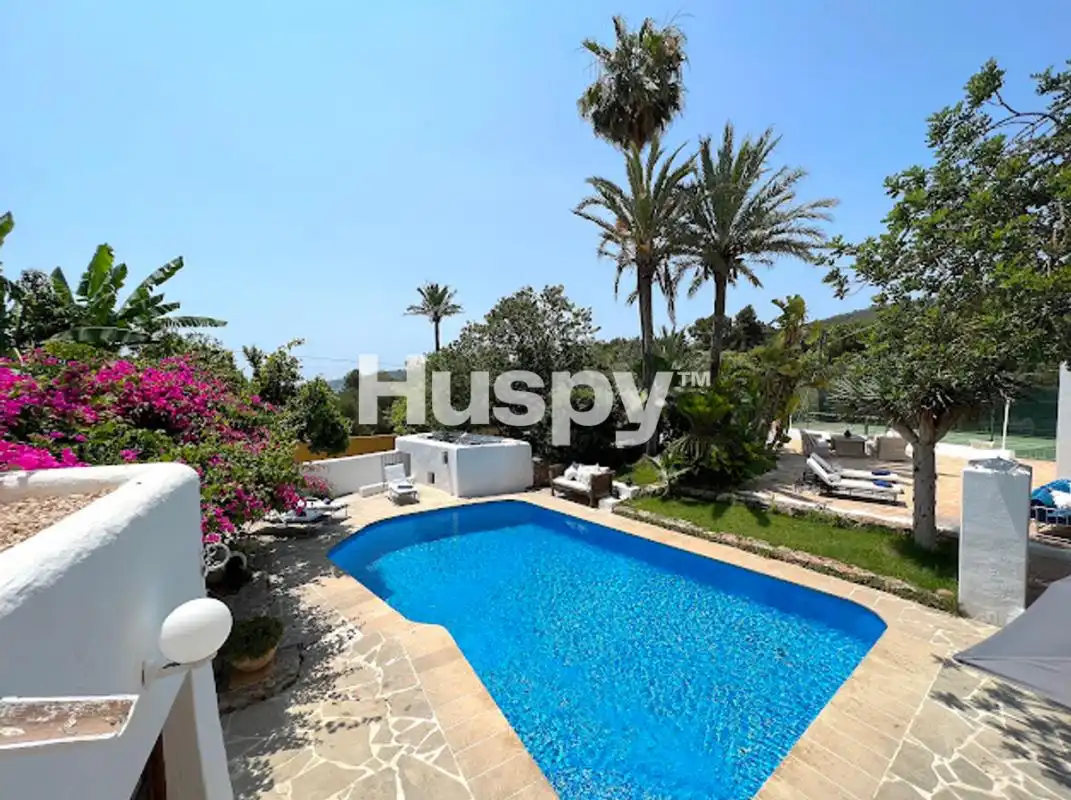 Casa con piscina en venta en Carrer Guillem De Montgri, imagen 2