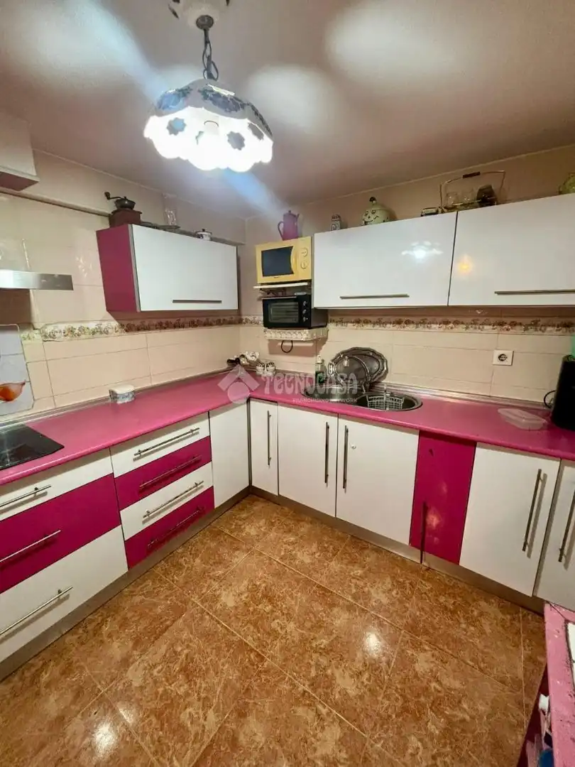 Cuina de Casa adosada en venda en Andújar amb Aire condicionat i Moblat