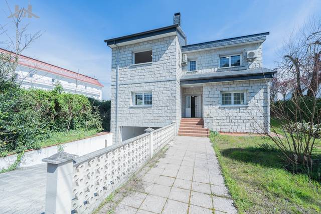 Casa adosada en Venta en Calle Orense en La Cabaña