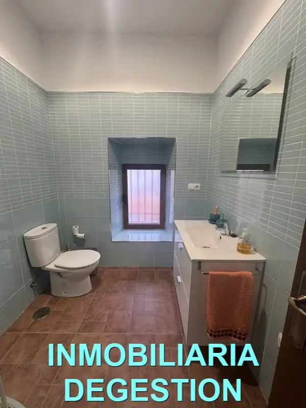 Baño de Casa adosada en venta en Guarromán con Aire acondicionado, Calefacción y Jardín privado