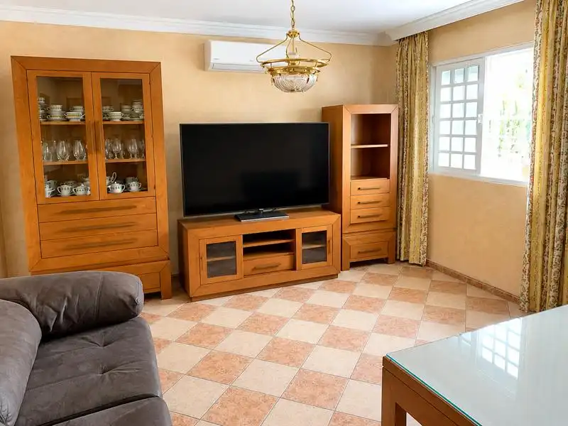 Sala d'estar de Finca rústica en venda en Manilva amb Terrassa i Moblat