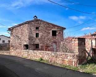 Vista exterior de Casa o xalet en venda en Salinas de Pisuerga amb Jardí privat