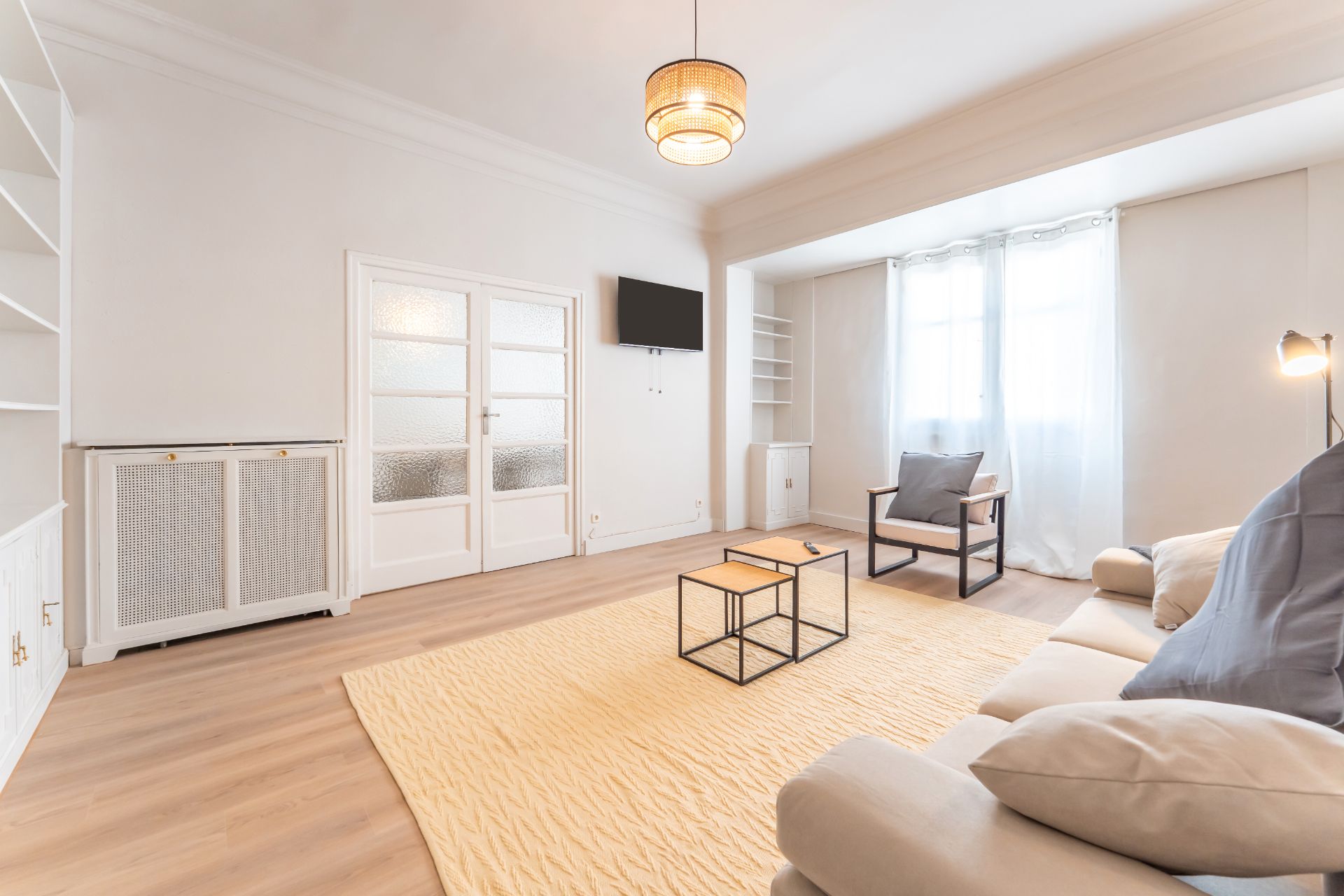 Living room of Flat for rent in  Madrid Capital  with Air Conditioner, Heating and Parquet flooring