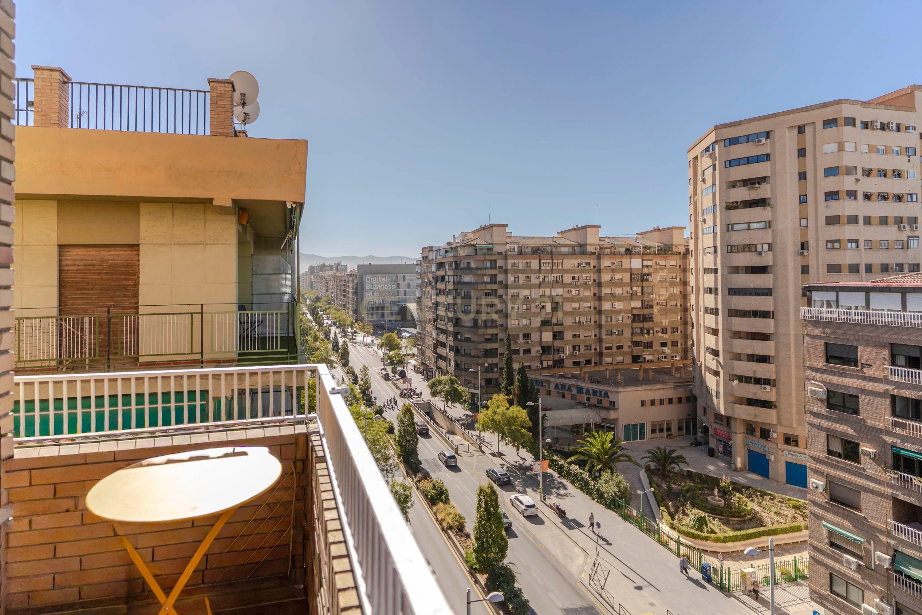 Vista exterior de Apartamento en venta en  Granada Capital con Balcón