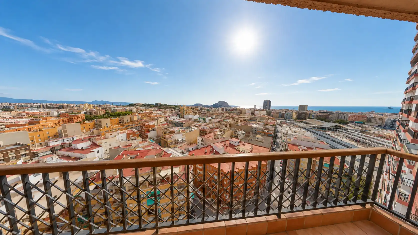 Außenansicht von Wohnung zum Verkauf in Alicante / Alacant mit Parkett, Terrasse und Möbliert