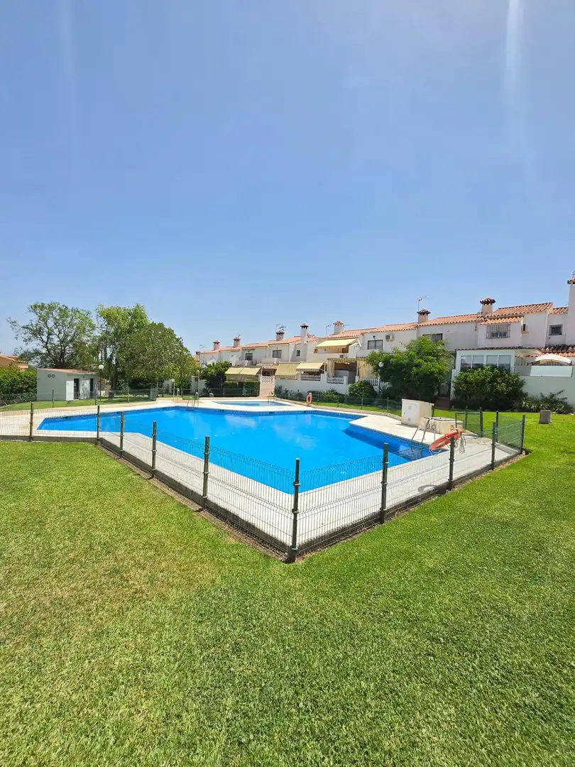 Piscina de Casa adosada en venda en Alhaurín de la Torre amb Aire condicionat, Terrassa i Piscina comunitària