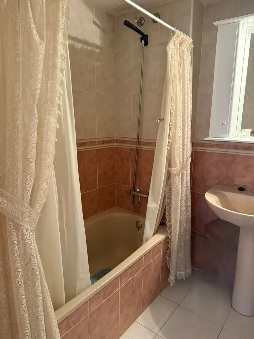 Casa adosada en venta en Calle Castillo de Rena, Avenida Elvas