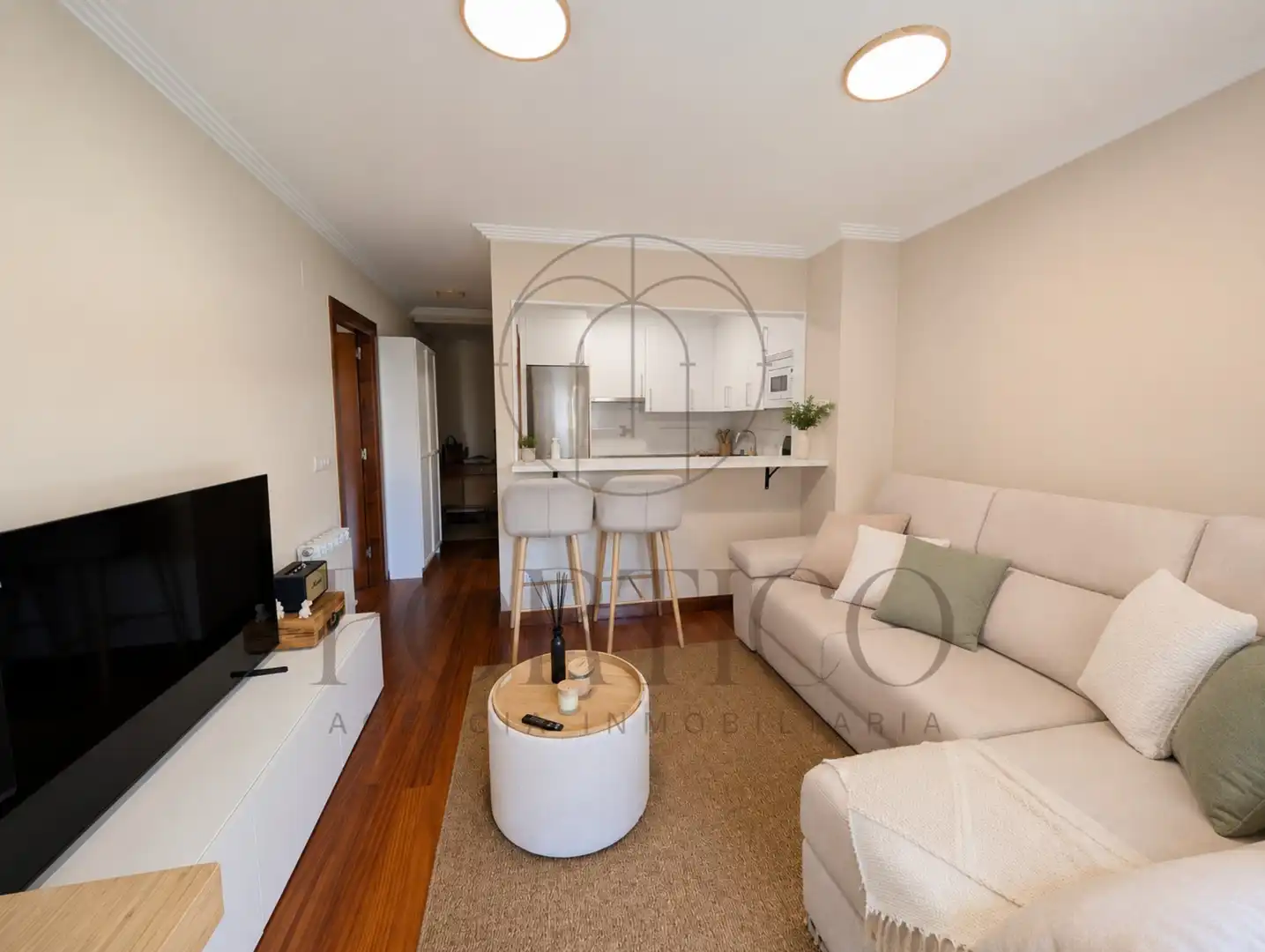 Sala de estar de Apartamento en venta en Vigo  con Calefacción, Trastero y Amueblado