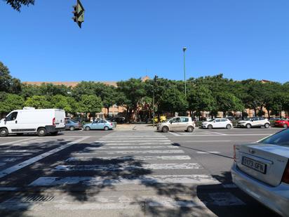 Vista exterior de Local en venda en  Sevilla Capital