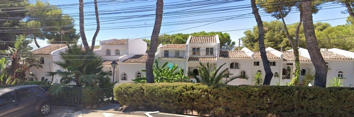 Vista exterior de Casa adosada en venta en Estepona
