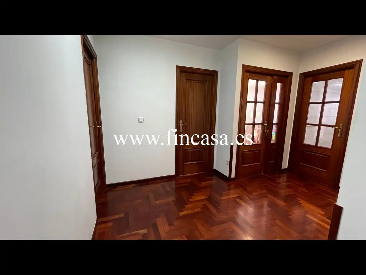 Piso en venta en Nigrán con Calefacción, Jardín privado y Parquet