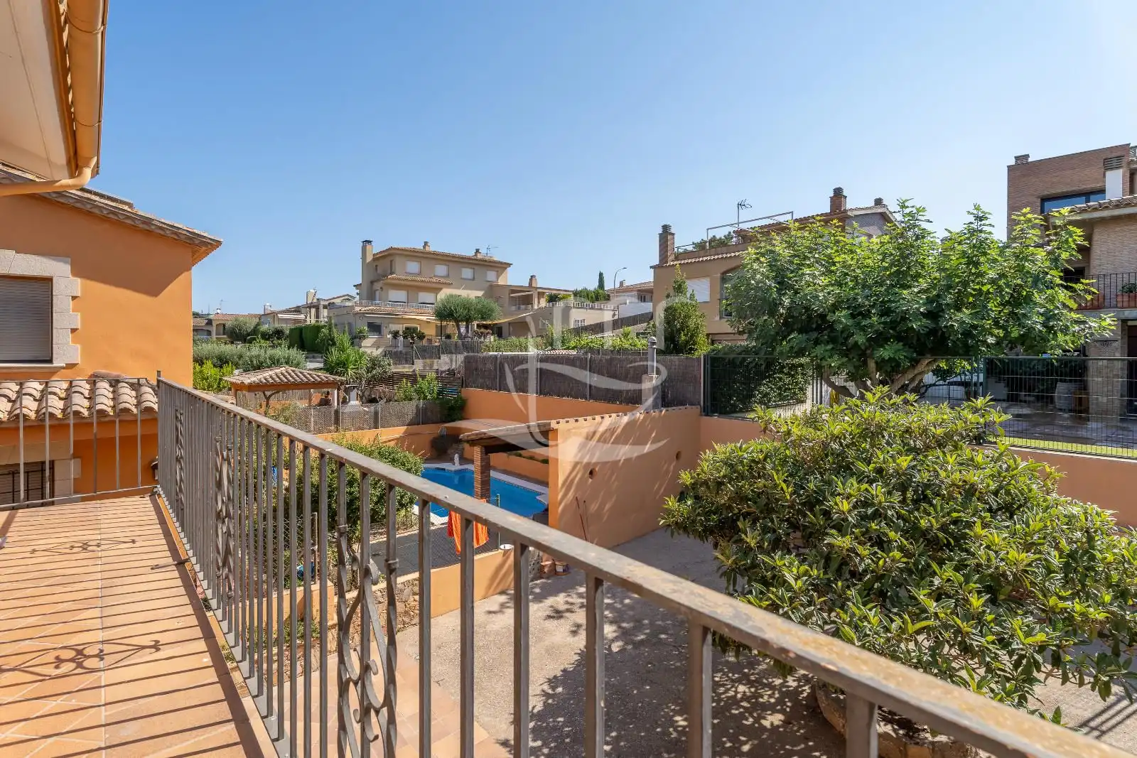 Vista exterior de Casa adosada en venta en Mont-ras con Calefacción, Jardín privado y Terraza