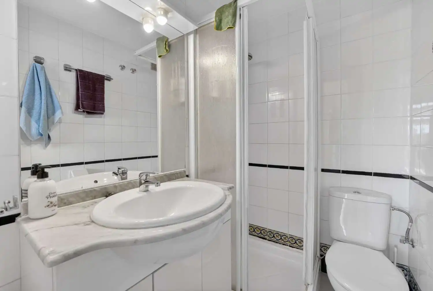 Baño de Apartamento en venta en Torrevieja con Aire acondicionado, Calefacción y Terraza