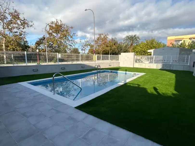 Swimming pool of Flat for rent in Marítim