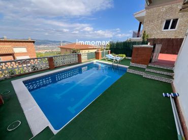 Casa amb piscina en venda a Santa Coloma de Cervelló