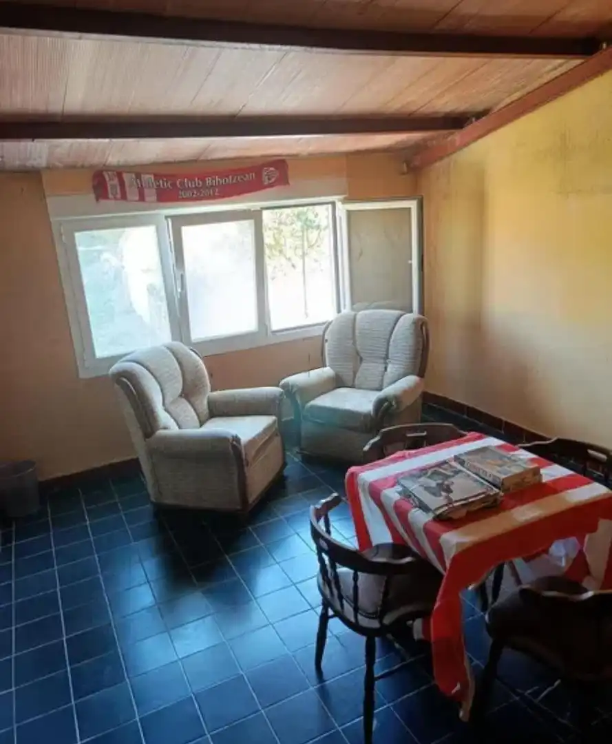 Sala d'estar de Casa o xalet en venda en Prádanos de Bureba amb Calefacció, Traster i Moblat