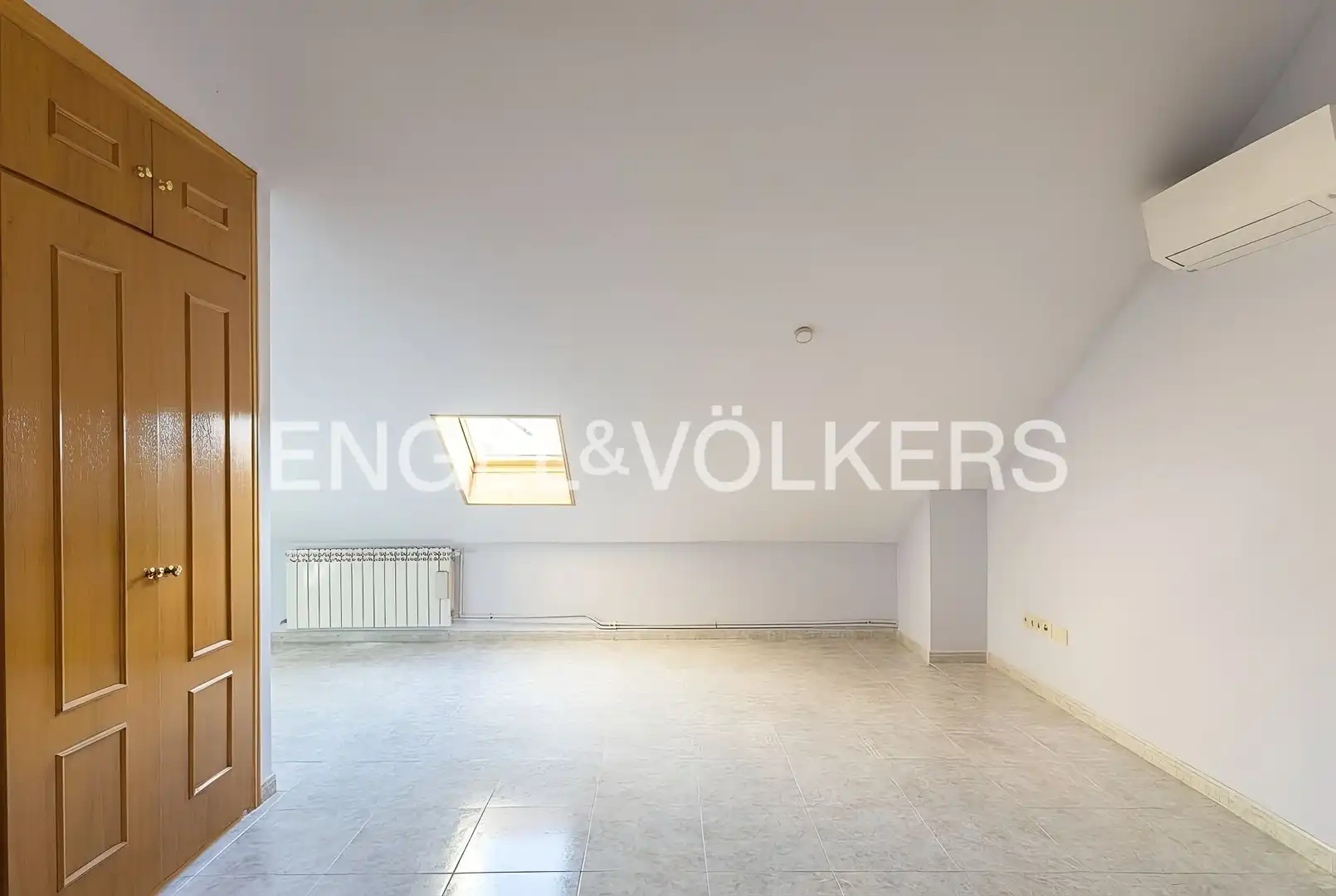 Außenansicht von Haus oder Chalet zum Verkauf in Madrid mit Klimaanlage, Heizung und Privatgarten