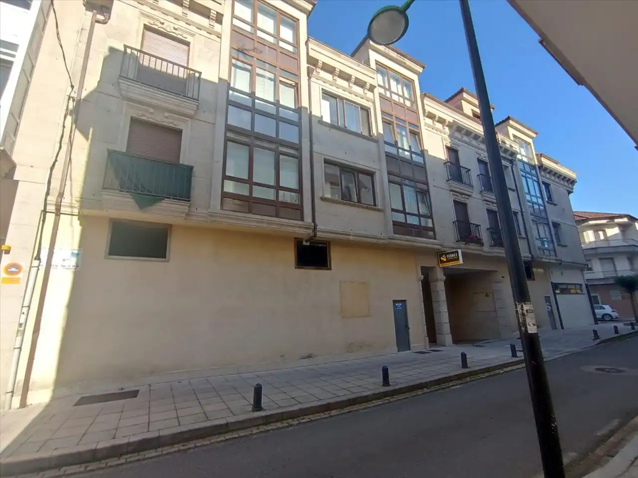 Local comercial en venda a PARDO BAZAN