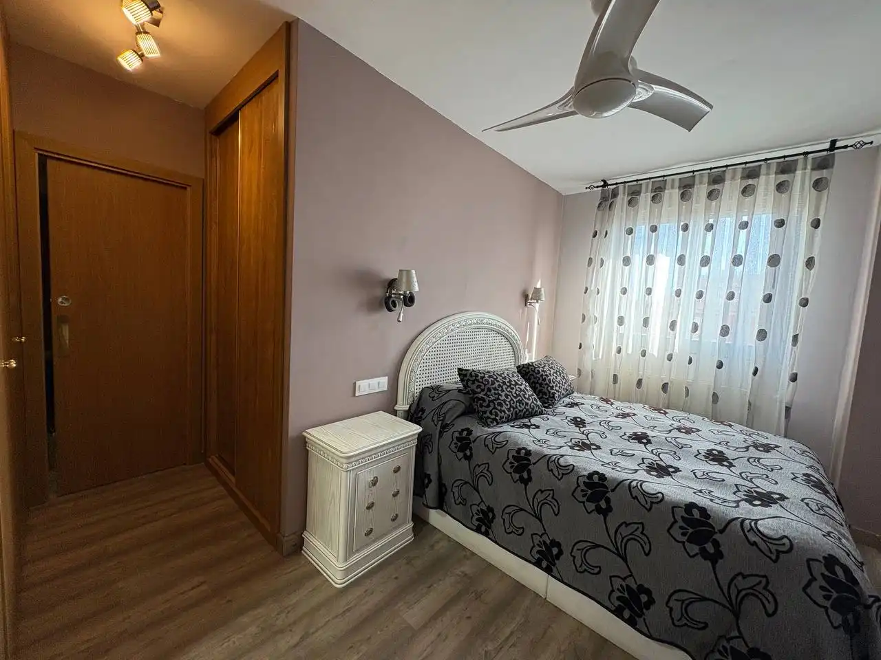 Bedroom of Flat for sale in Parla  with Air Conditioner, Heating and Parquet flooring