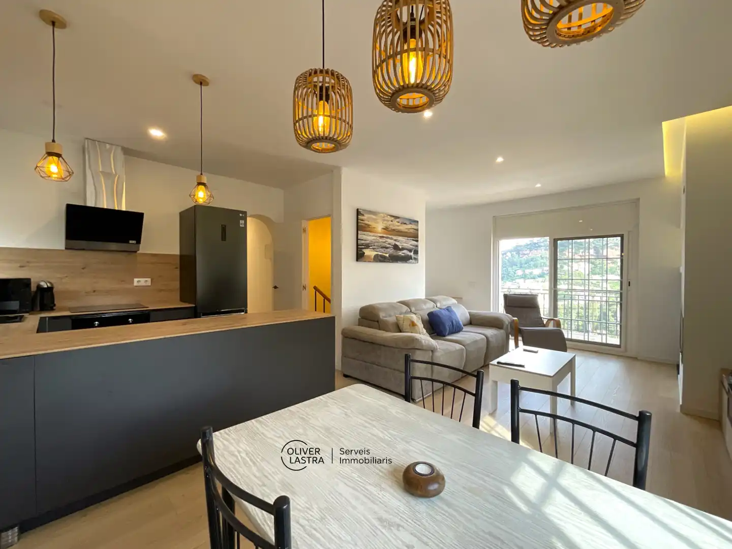 Sala de estar de Casa o chalet en venta en Corbera de Llobregat con Aire acondicionado, Jardín privado y Parquet