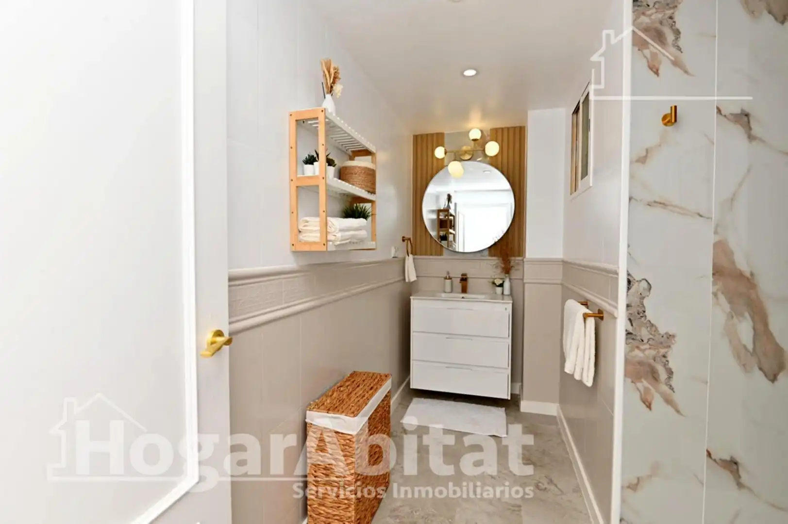 Baño de Piso en venta en Valencia con Aire acondicionado, Calefacción y Amueblado