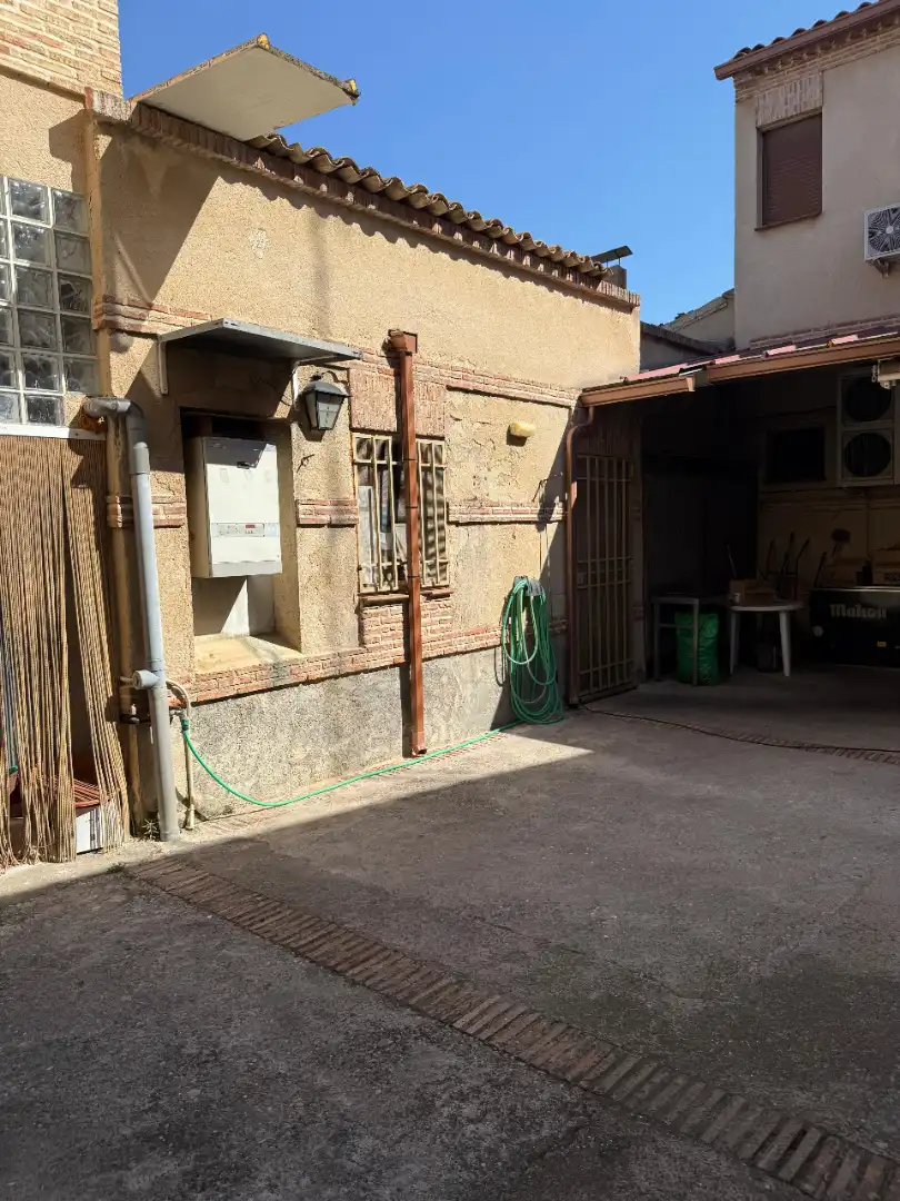 Vista exterior de Edificio en venta en Malpica de Tajo con Alarma