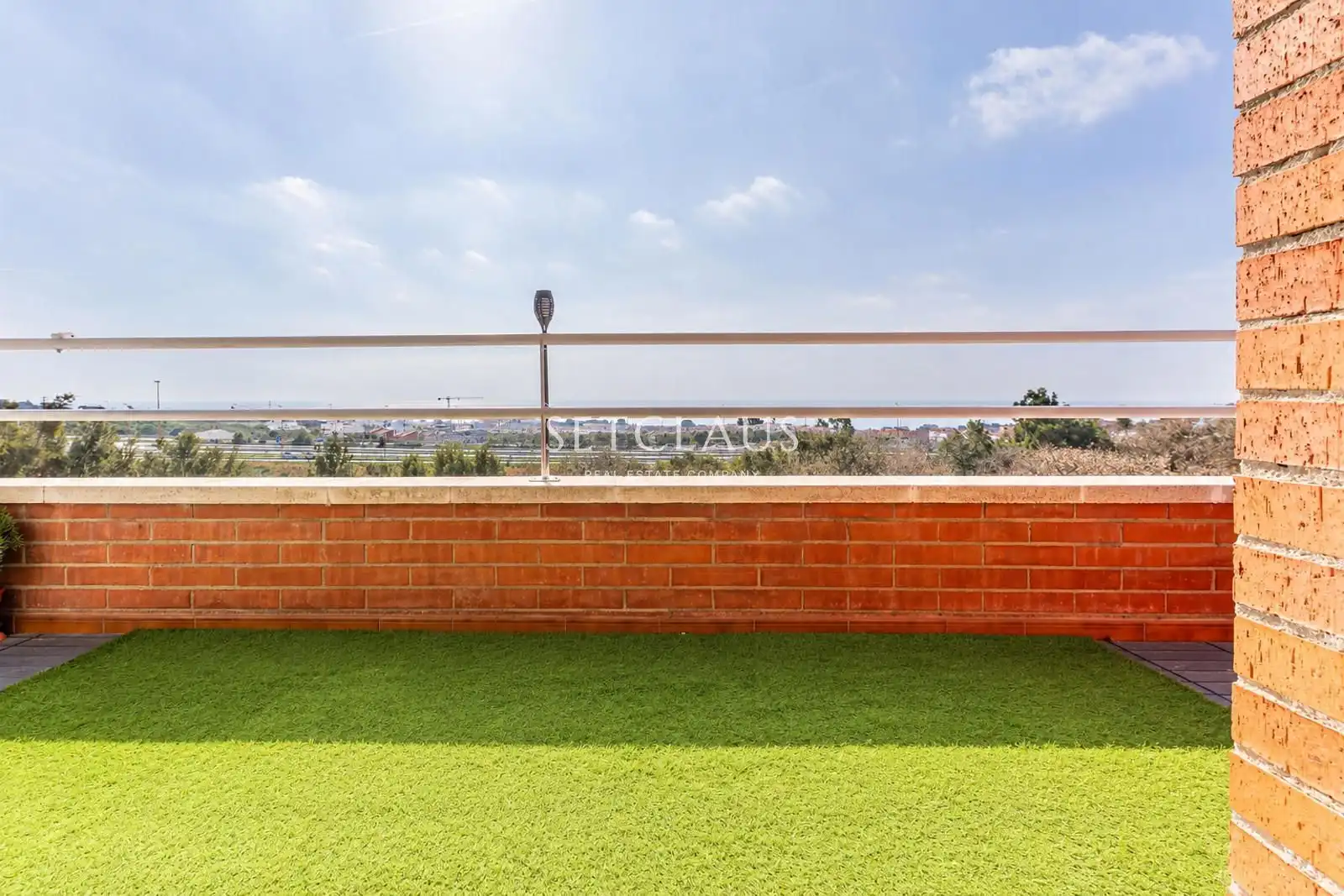 Terrace of Attic for rent in Tiana  with Air Conditioner, Heating and Parquet flooring