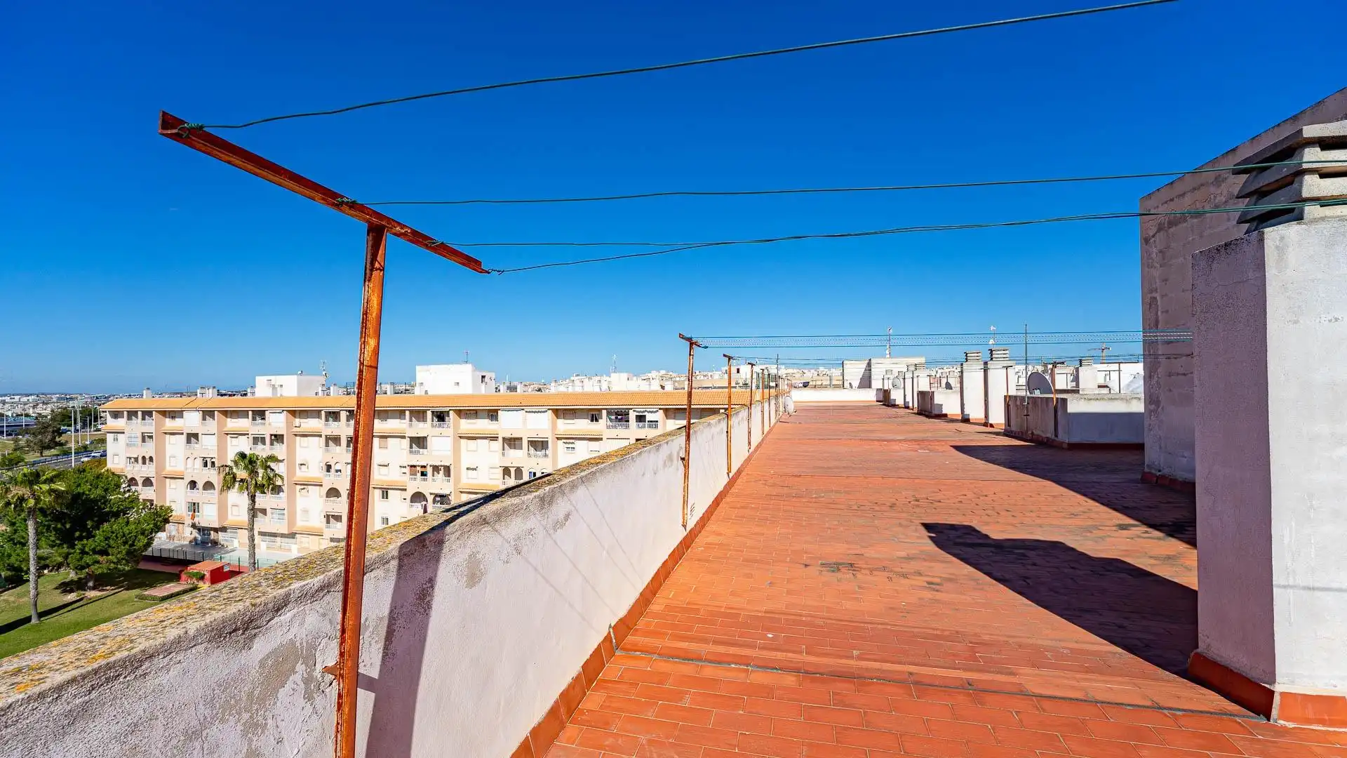 Vista exterior de Àtic en venda en Torrevieja amb Terrassa i Piscina comunitària