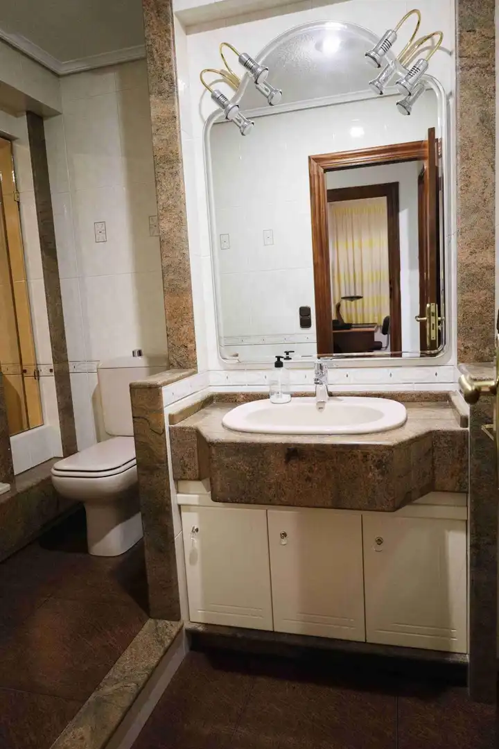 Baño de Piso en venta en Alcañiz con Aire acondicionado, Calefacción y Trastero
