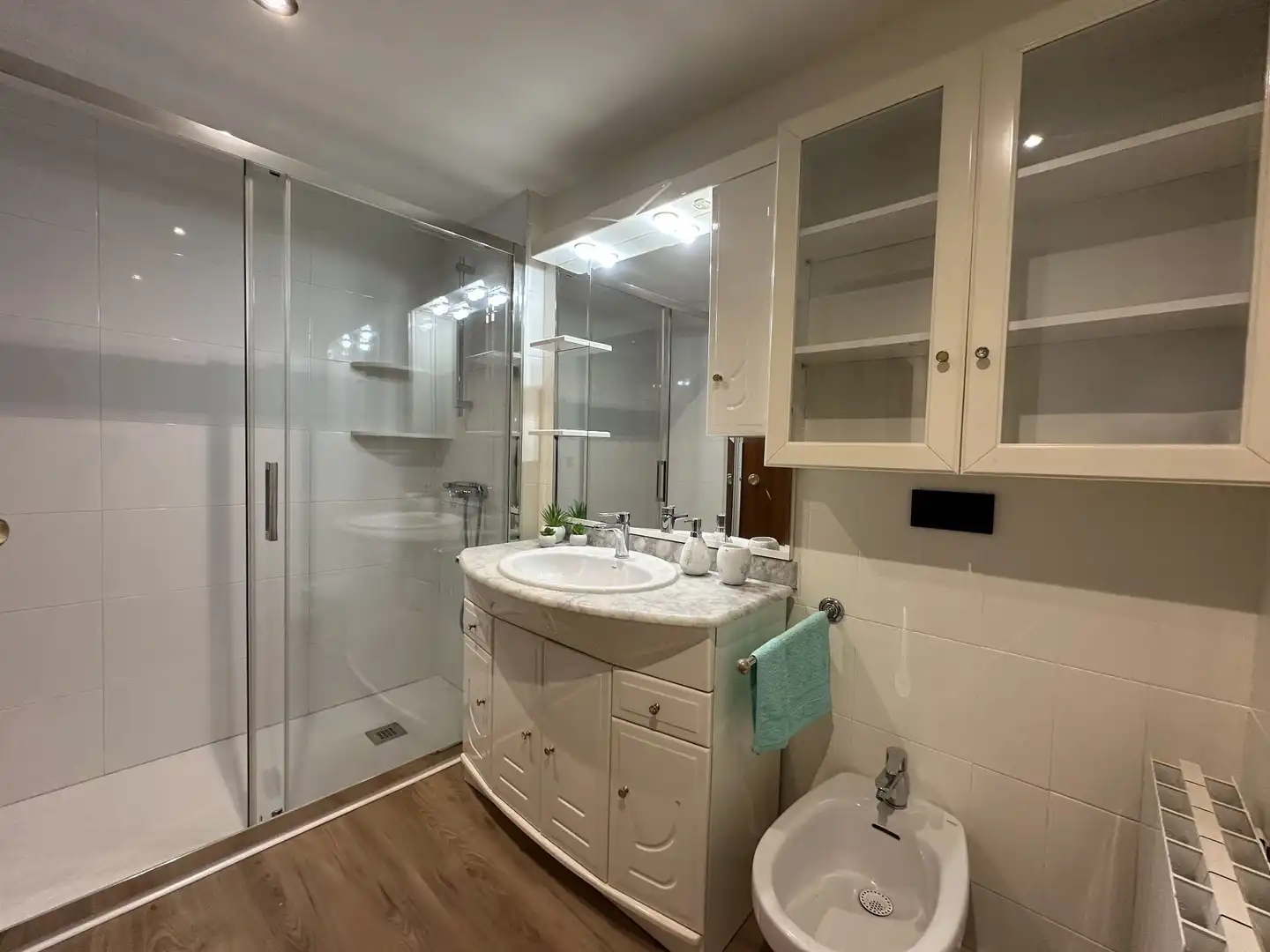 Bathroom of Flat for sale in Agullent  with Air Conditioner, Heating and Furnished