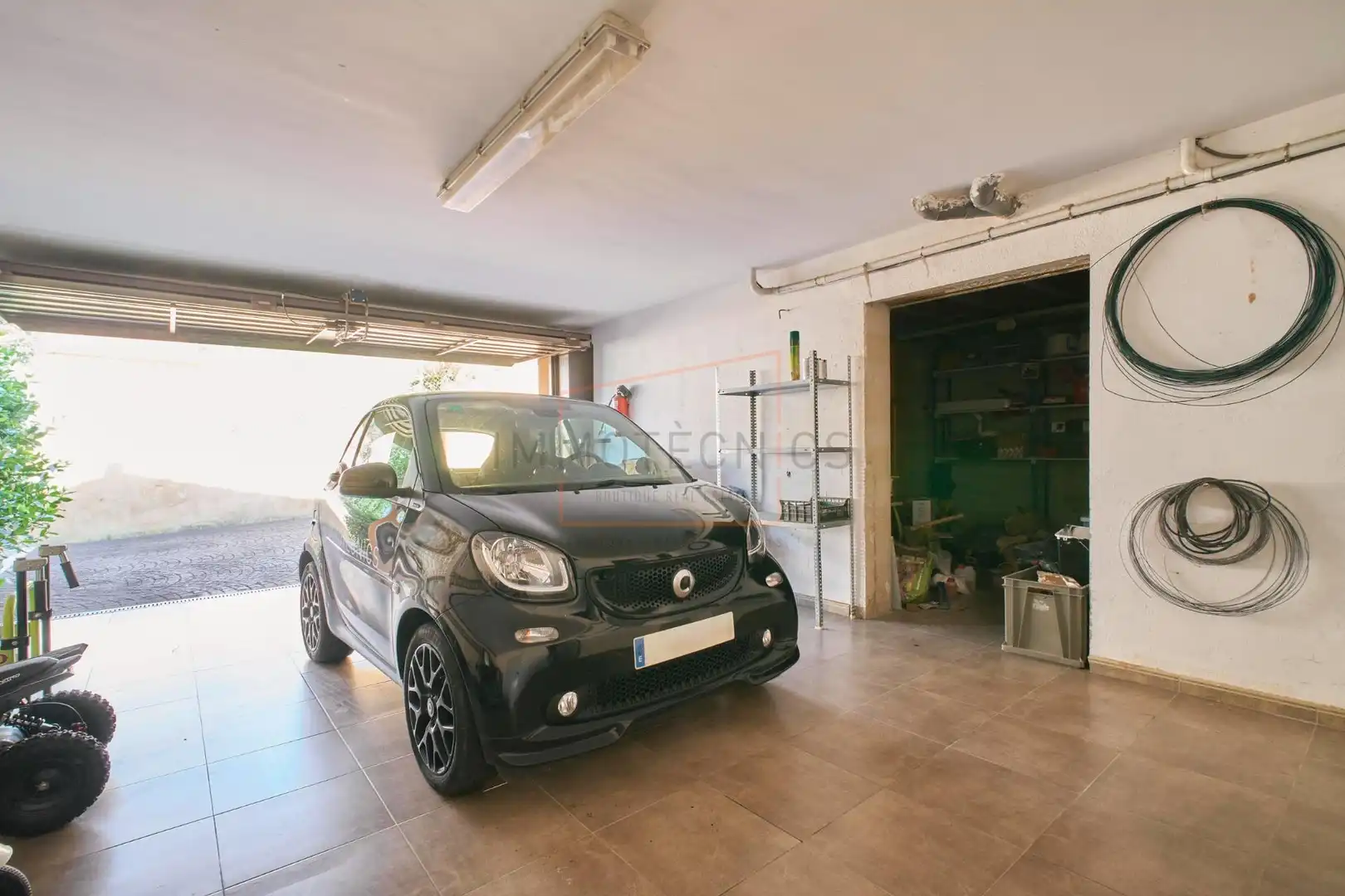 Aparcament de Casa o xalet en venda en Vilanova del Vallès amb Jardí privat, Terrassa i Piscina