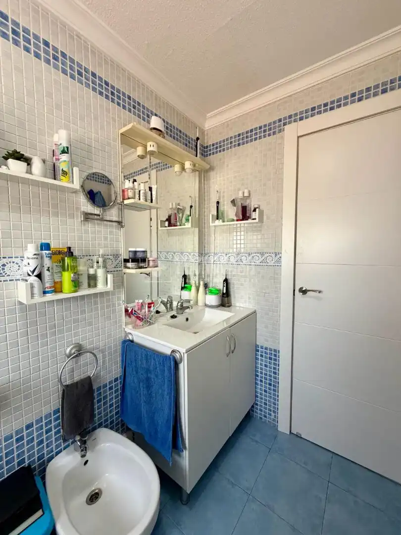 Baño de Piso en venta en Valdepeñas con Aire acondicionado, Calefacción y Trastero