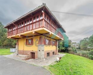 Vista exterior de Casa o xalet en venda en Cudillero amb Calefacció, Jardí privat i Parquet