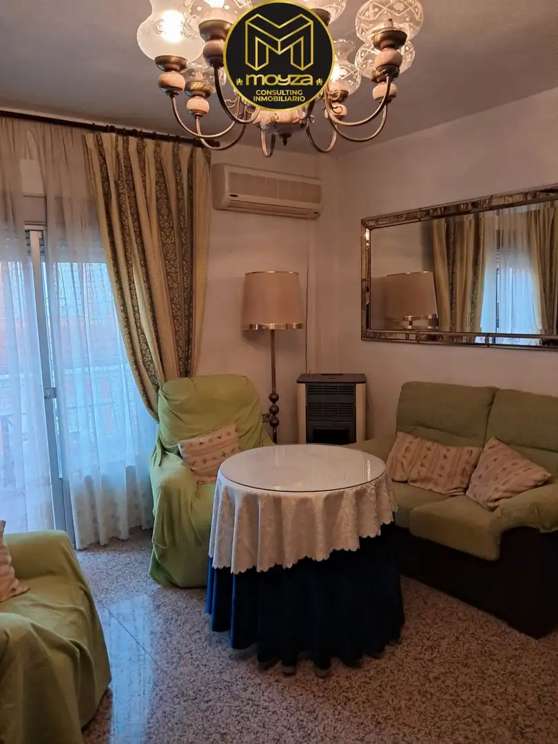 Casa amb terrassa en venda a Linarejos